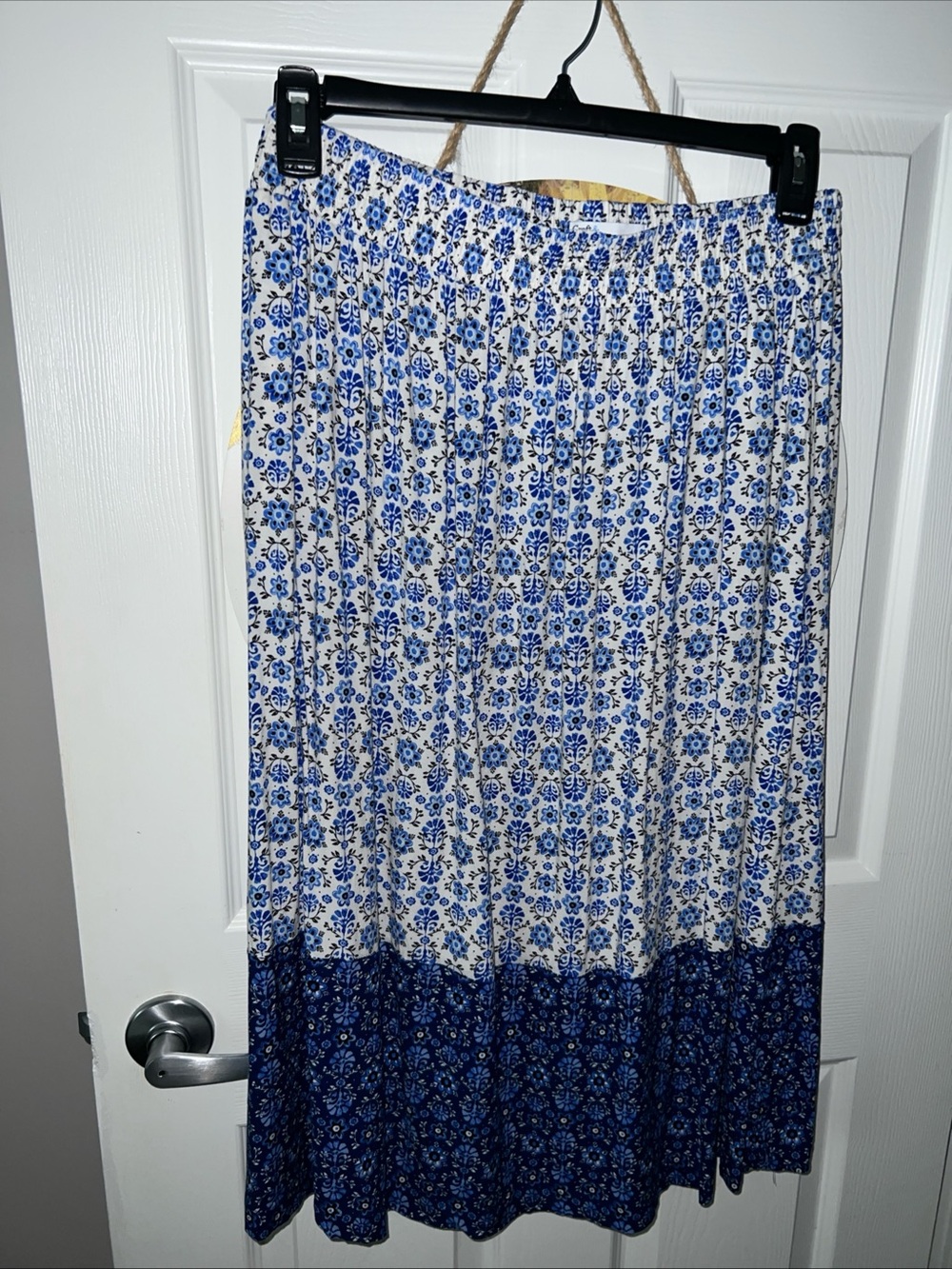 Women’s Blue Floral white Midi Skirt  Summer Style, Croft & Barrow pocket